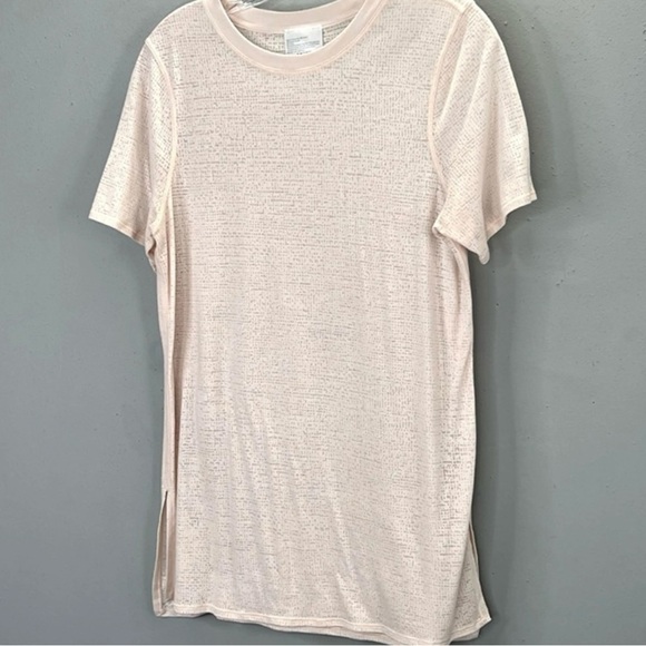 Lululemon uncovered tee in silk rose - Picture 2 of 4